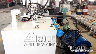 三梁四柱压力机液压站图片 三梁四柱压力机液压站图片